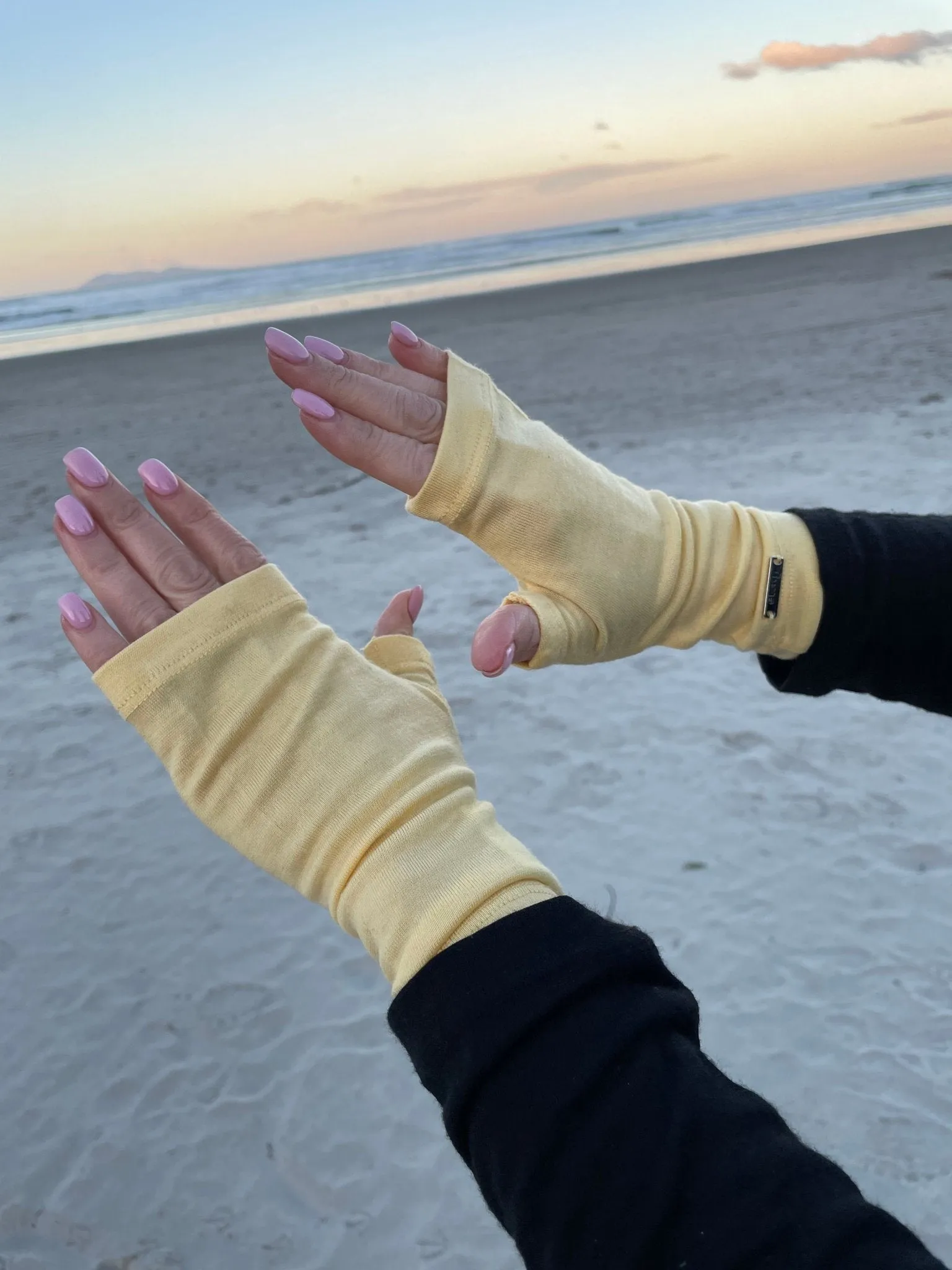 MERINO WOOL FINGERLESS GLOVES BUTTERCUP