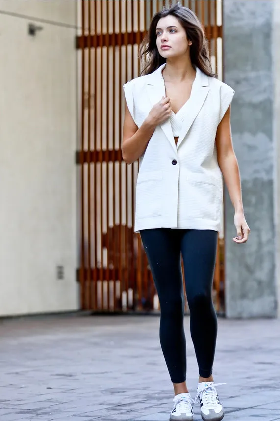 Naomi - Sleeveless Thermal Blazer - Black