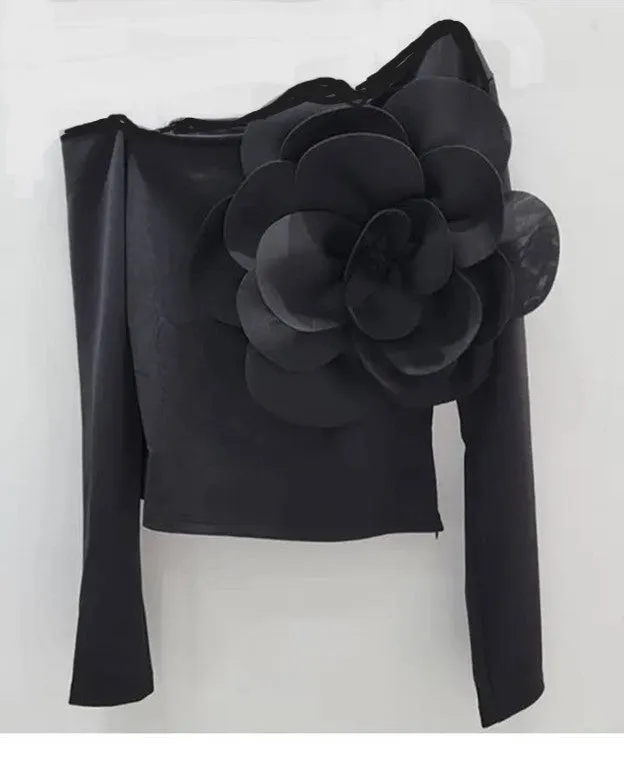 The PERFECT Top For Year Use. Extremely Flattering. Trend Perfect In Black or Red
