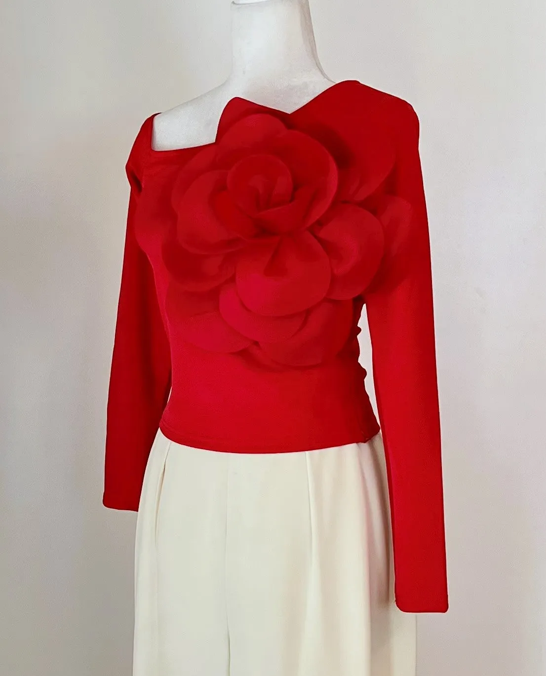 The PERFECT Top For Year Use. Extremely Flattering. Trend Perfect In Black or Red
