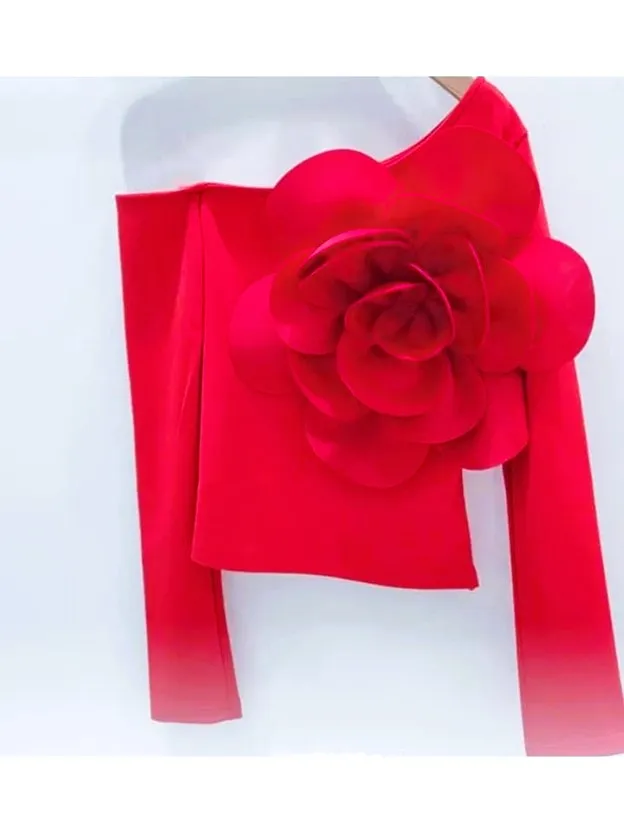 The PERFECT Top For Year Use. Extremely Flattering. Trend Perfect In Black or Red