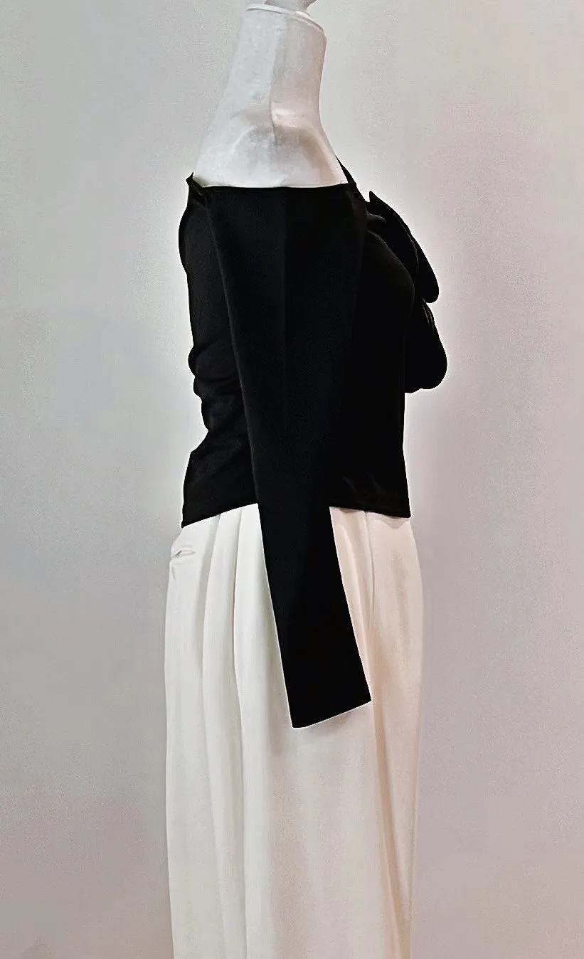 The PERFECT Top For Year Use. Extremely Flattering. Trend Perfect In Black or Red
